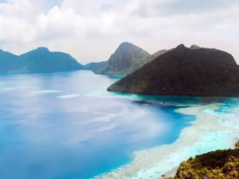 The famous Bohey Dulang viewpoint overlooking the lagoon with Asia Rainforest Resort in the Celebes Sea region