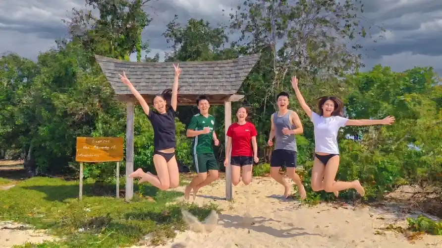 Exploring the sandbars of Mataking Island with Asia Rainforest Resort in the Celebes Sea and Semporna archipelago